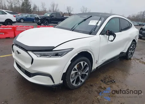 2023 Ford Mustang Mach-E Premium z USA, uszkodzony, nr VIN 3FMTK3RM0PMA45859